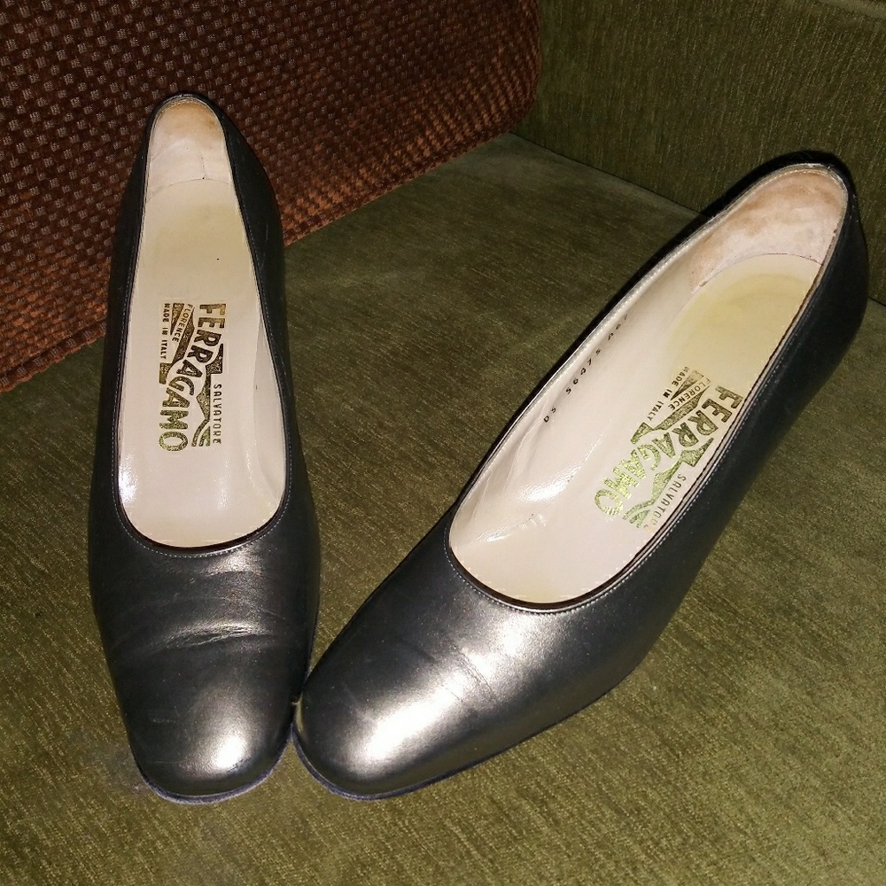 Salvatore ferragamo ladys heels size : 7 1\2